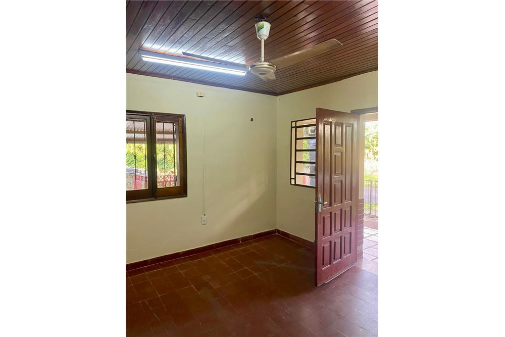 La casa se en encuentra a 1 cuadra del colegio San Roque y la Avda. Japón. A pasos de la Playa San José. — foto 2