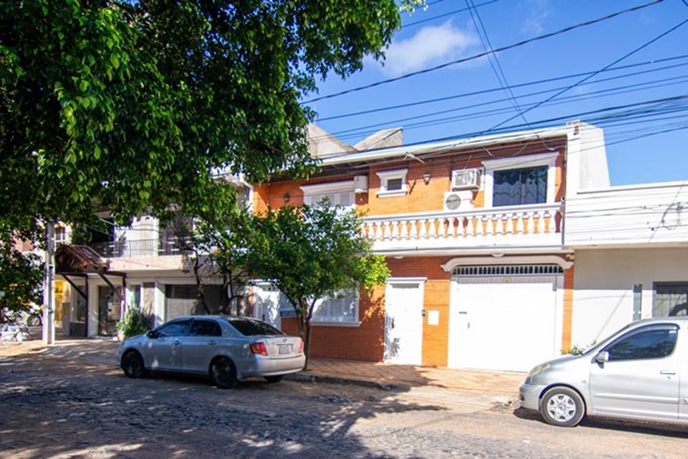 Casa en venta en Bernardino Caballero, Asunción — foto 2