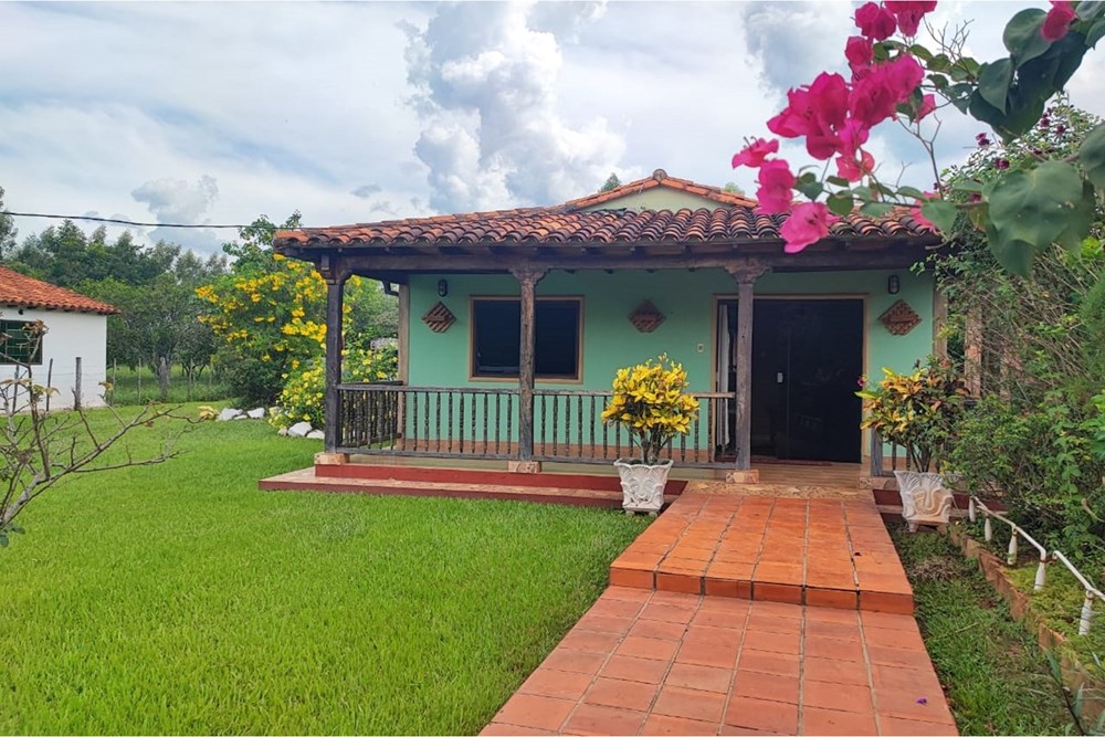 Venta de Casa Quinta en la localidad de Isla Guazú, ubicada en Arroyos y Esteros, Cordillera. La conectividad con otras  — foto 2