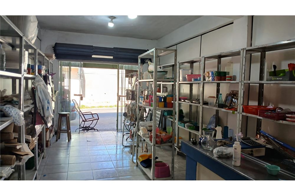 VENDO AMPLIO LOCAL COMERCIAL ZONA MUY COMERCIAL Y TRANSITADA, SOBRE CALLE ASFALTADA DEFENSORES DEL CHACO C/ YTORORO A 20 — foto 3