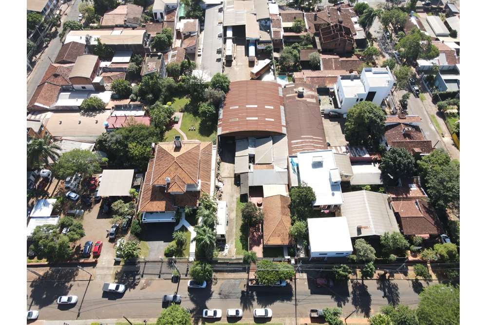 EXCLUSIVA PROPIEDAD EN VENTA PLENO CENTRO DE ENCARNACÍÓN -ITAPÚA  — foto 3