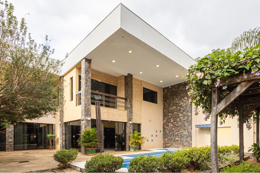 CASA DE 12 METROS DE ANCHO POR 37,50 METROS DE FONDO. — foto 2