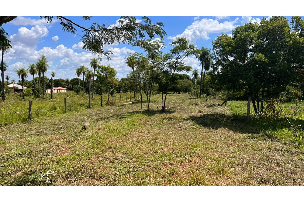 En venta extenso Terreno totalmente nivelado en la localidad Caacupemi, Areguá. Se encuentra ubicado a 2 cuadras de la A — foto 2