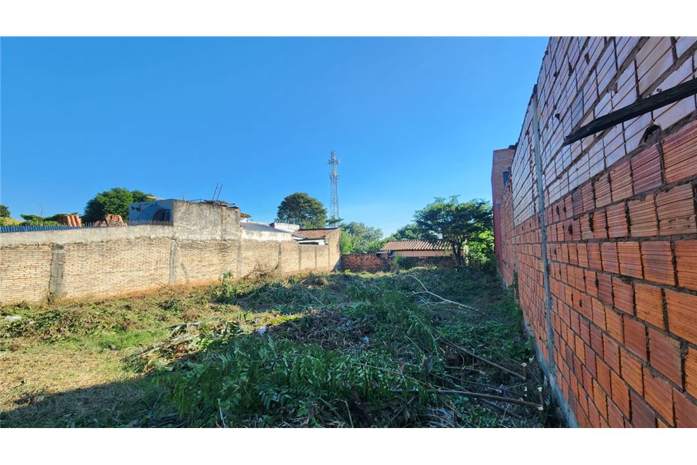 ¡Oportunidad única! Se vende terreno de 458 metros cuadrados en la encantadora zona de Los Naranjos, Ñemby. Ubicado a so — foto 3