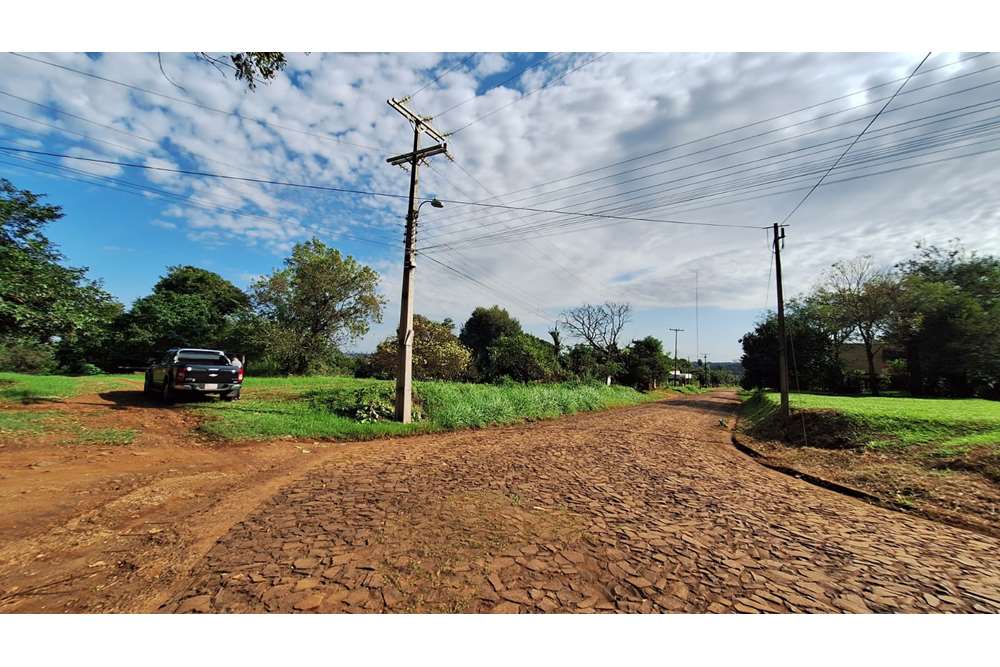El terreno exclusivo en venta se encuentra en el Barrio Chaipe, en Encarnación. Tiene una amplia superficie de 5000m2 y  — foto 2