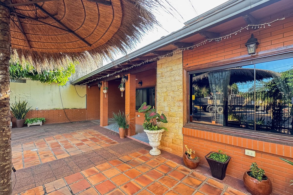 ¡Descubra su nuevo hogar en el corazón de, Capiatá! Esta impresionante casa residencial está a la venta y ofrece una opo — foto 3