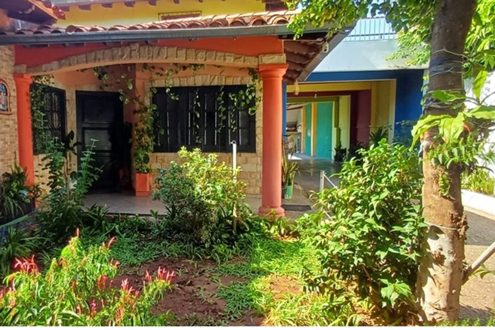 Te presentamos esta excelente propiedad ubicada en el barrio San José, a 2 cuadras de la Av. Americo Pico y con rápida c — foto 2