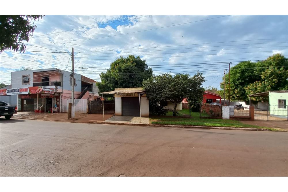 Venta de una casa de 2 pisos en el Barrio San Pedro , camino a Curupayty .. distante a unos 650m de la Avda. Victor Mati — foto 3