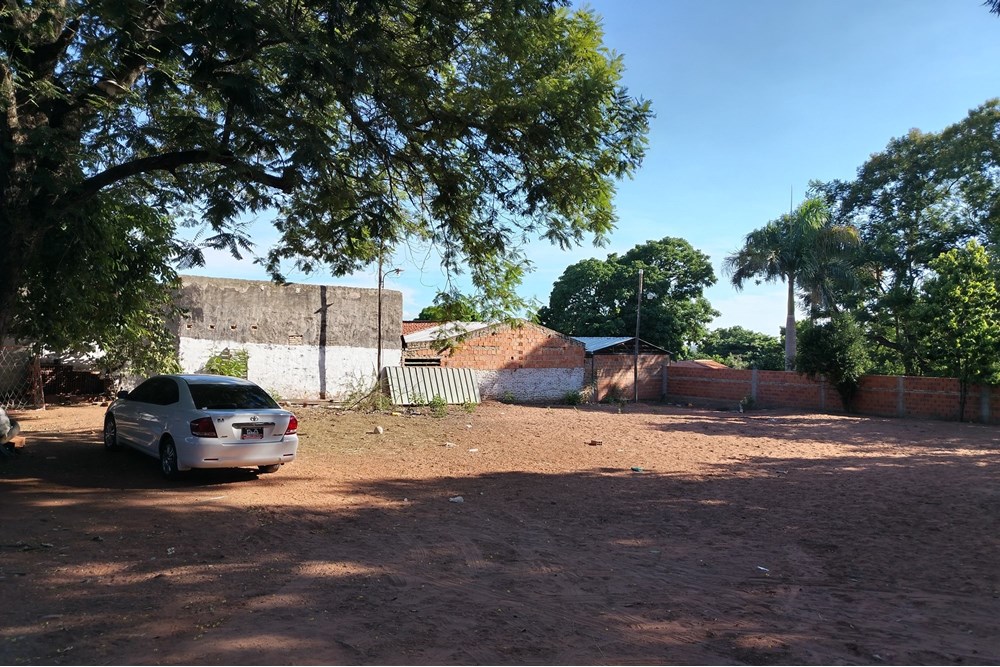 Vendo 2 amplios terrenos ubicado en esquina, sobre la calle Curupayty, barrio Las Garzas de la ciudad de San Antonio. — foto 3