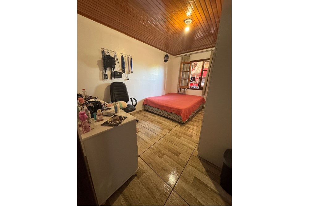La casa tiene una superficie de 425 mts2, ubicado en el área 6, sobre la calle Barbados. — foto 2