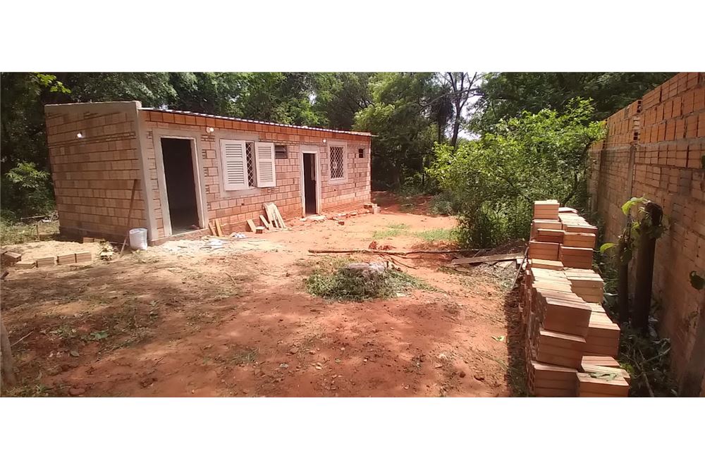 SE VENDE UN AMPLIO TERRENO EN LA ZONA DE CAPIATA KENNEDY, ZONA DE SUPERMERCADO LETTY, A PASOS DE LA PARADA DE LA LINEA 8 — foto 2