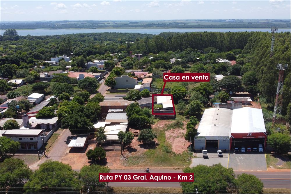 En venta una amplia casa ubicada en la ciudad de Salto del Guairá, departamento de Canindeyú, a tan sólo 1 cuadra de la  — foto 2