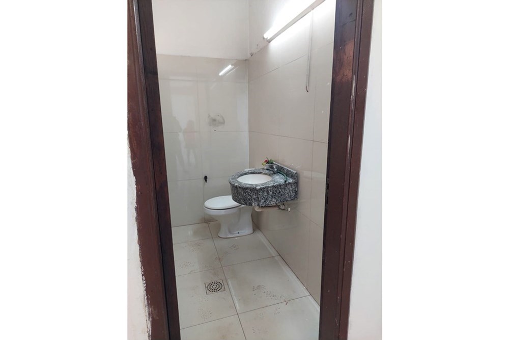 ¡Excelente oportunidad! Presentamos este magnífico local comercial en alquiler, ideal para establecer tu negocio u ofici — foto 3