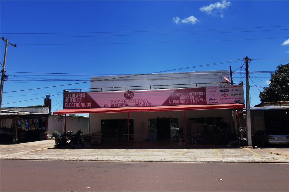 ¡Atención inversores! En venta amplio salón comercial de 525m2 construidos sobre la Avenida Itaipú en ubicación inmejora — foto 2