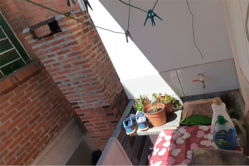 Mono ambiente muy bien ubicado, incluye agua.- — foto 3