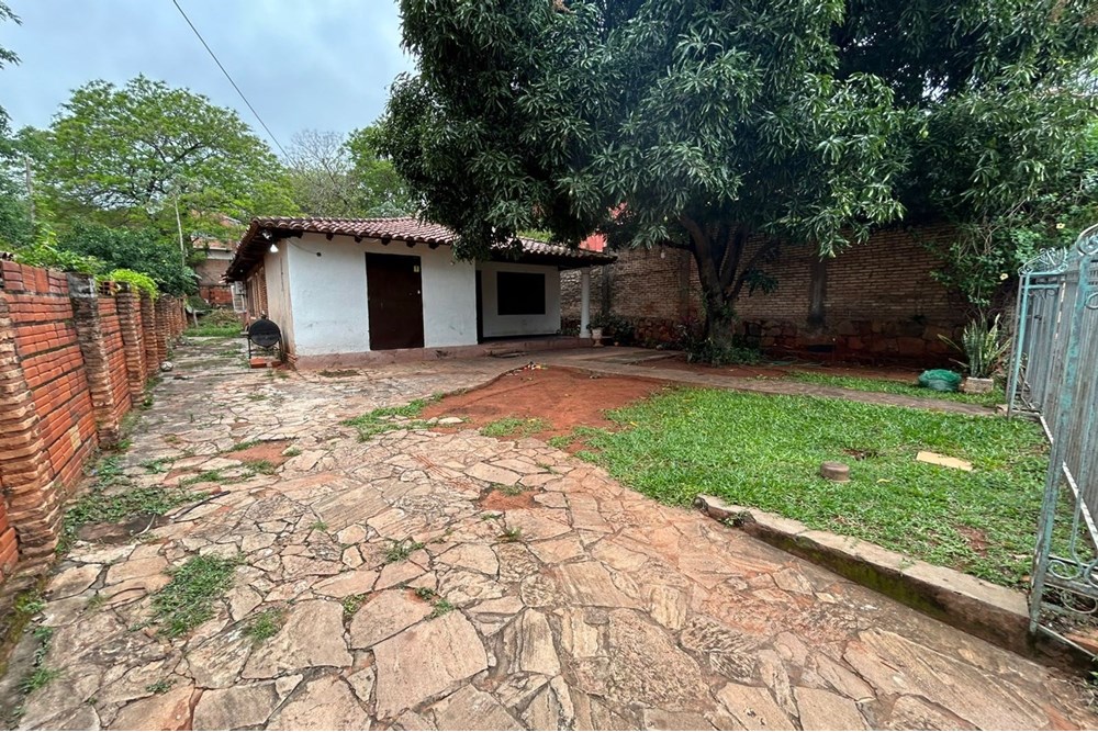 🏡 Terreno con Casa en Zona Defensores del Chaco Ideal para Vivienda — foto 3