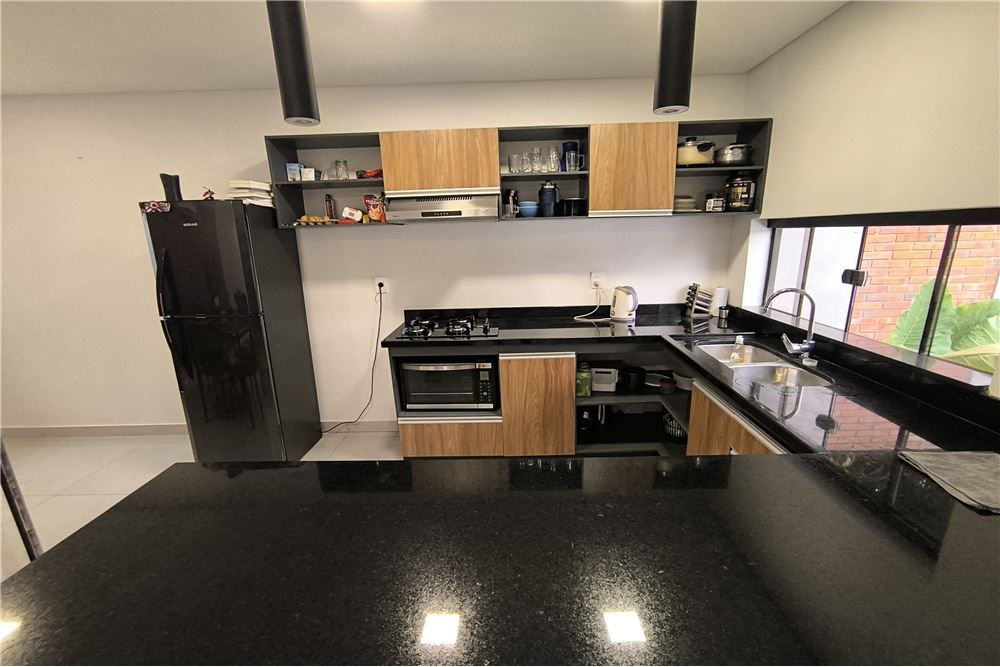 Disponible para la venta, esta impresionante casa nueva en el mercado está ubicada en el Barrio Jardin en Cambyretá, Ita — foto 2