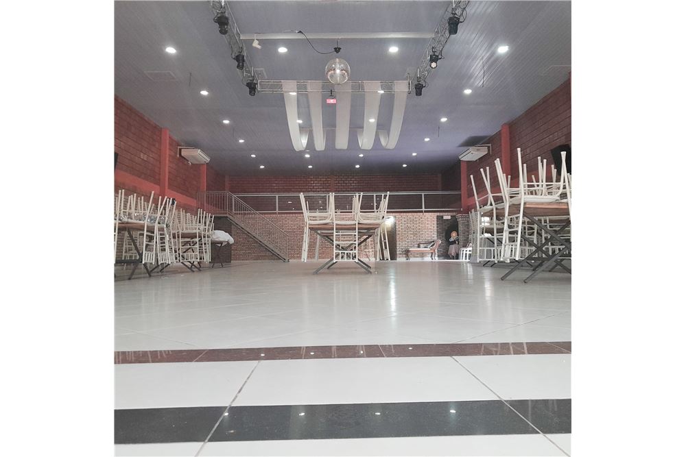 En venta excelente complejo de características orientadas a local de eventos, iglesias de cultos, deposito y oficinas, e — photo 3