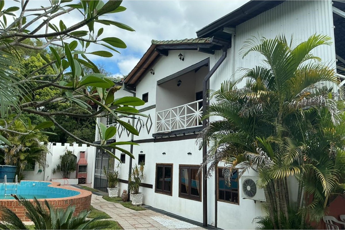 ¡Descubre la casa de tus sueños en San Bernardino, Cordillera! Esta impresionante propiedad residencial, ubicada en Avda — foto 3