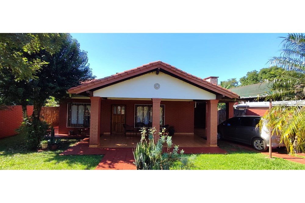 OPORTUNIDAD DE HERMOSA CASA EN OBLIGADO CON LINDO PATIO AMPLIO, ESTACIONAMIENTO, CHIMENEA, QUINCHO CON PARRILLA ELÉCTRIC — foto 2