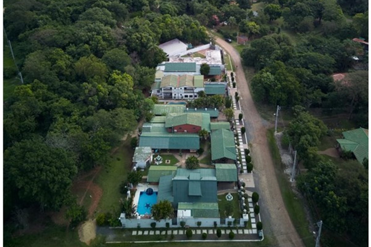 ¡Descubre la casa de tus sueños en San Bernardino, Cordillera! Esta impresionante propiedad residencial, ubicada en Avda — foto 2