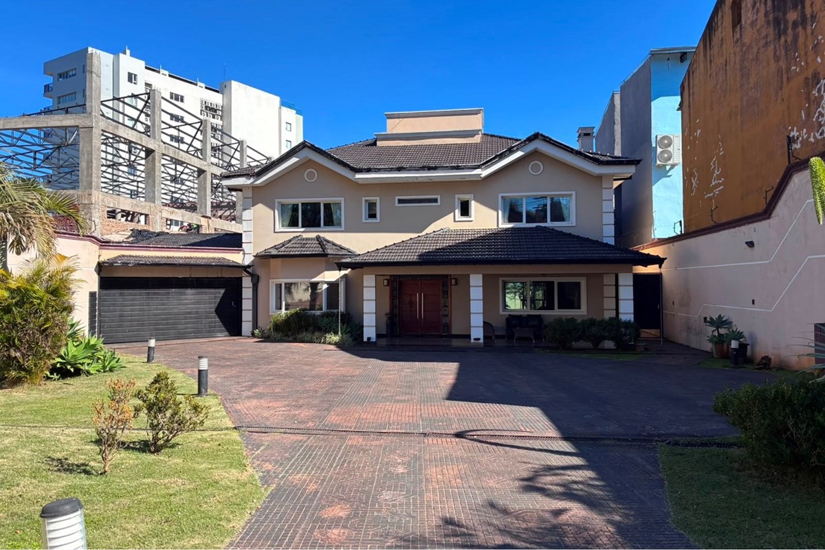 ¡Descubre esta increíble oportunidad de inversión en Encarnación, Itapúa! Situada en la prestigiosa dirección de Juan Le — foto 2