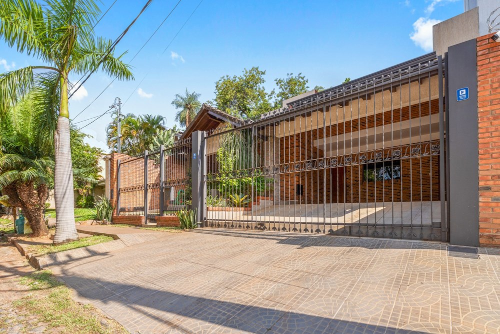 Residencia en venta en barrio Recoleta ubicado sobre la calle Mac Mahon casi Charles de Gaulle, cuenta con ubicación est — foto 2