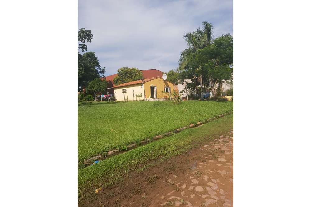CASA EN VENTA A DOS CUADRAS DE ACCESO SUR _YPANÉ — foto 2