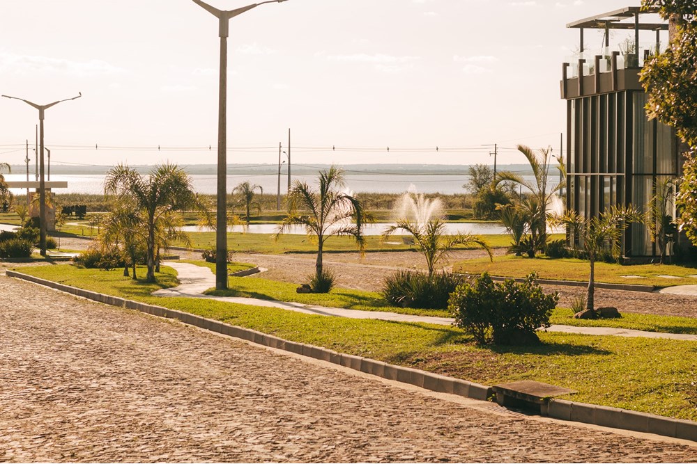Sobre la Ruta Luque San Bernardino, a solo 45 minutos de Asunción, frente al Lago Ypacarai, lo que hace que los resident — foto 3