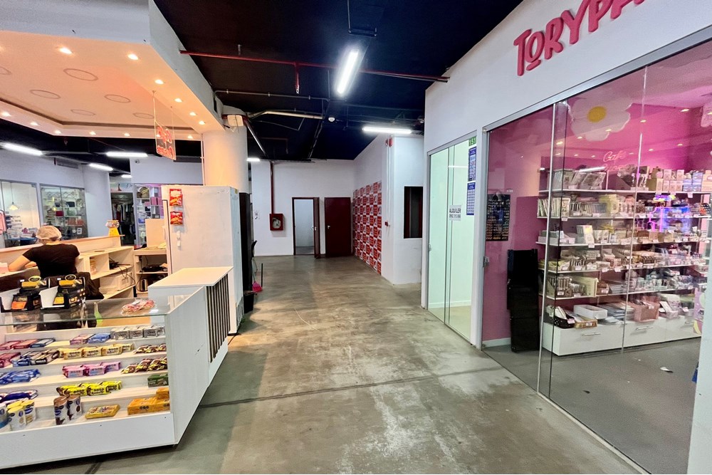 Local comercial en venta en Pettirossi, Asunción — foto 3