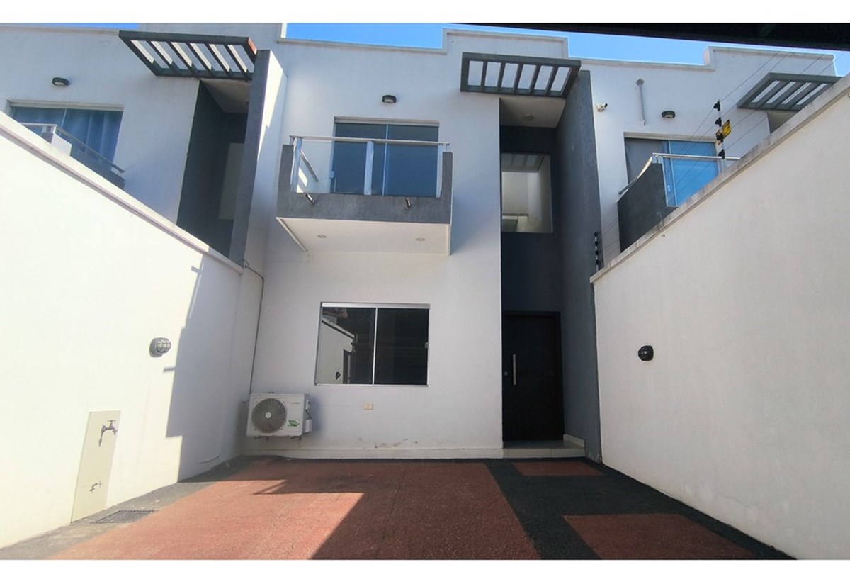 DUPLEX IDEAL PARA QUIENES BUSCAN UN DORMITORIO U OFICINA EN LA PLANTA BAJA.  — foto 2