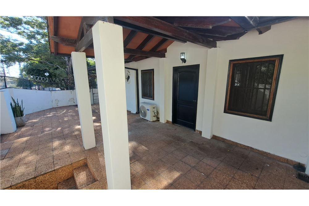 Casa en venta en Bernardino Caballero, Asunción — foto 2