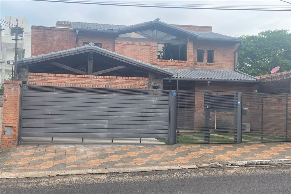 🏡 Alquiler de Hermosa Residencia en Barrio Mburucuyá con Amplios Espacios y Piscina — foto 2