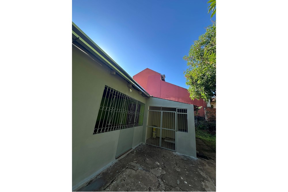 ¡Descubre tu hogar ideal en el corazón de Encarnación, a pasos del Paseo de Los Teros, y la Costanera de Encarnación! Es — foto 3