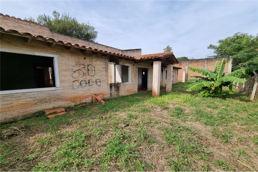 VENDO AMPLIO TERRENO DE 844M2 A CUADRAS DEL PALACIO DE JUSTICIA DE SAN LORENZO. — foto 3