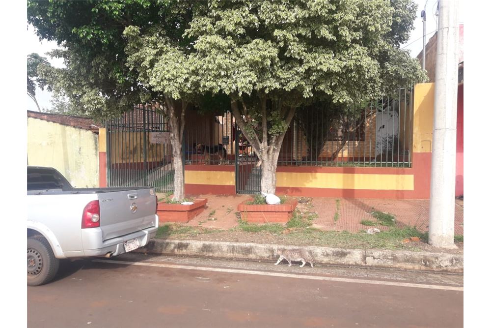 Casa con vista al Rio Paraná, a pasos del Paseo de los Teros, sobre asfaltado, todos los servicios básicos disponibles.- — foto 2
