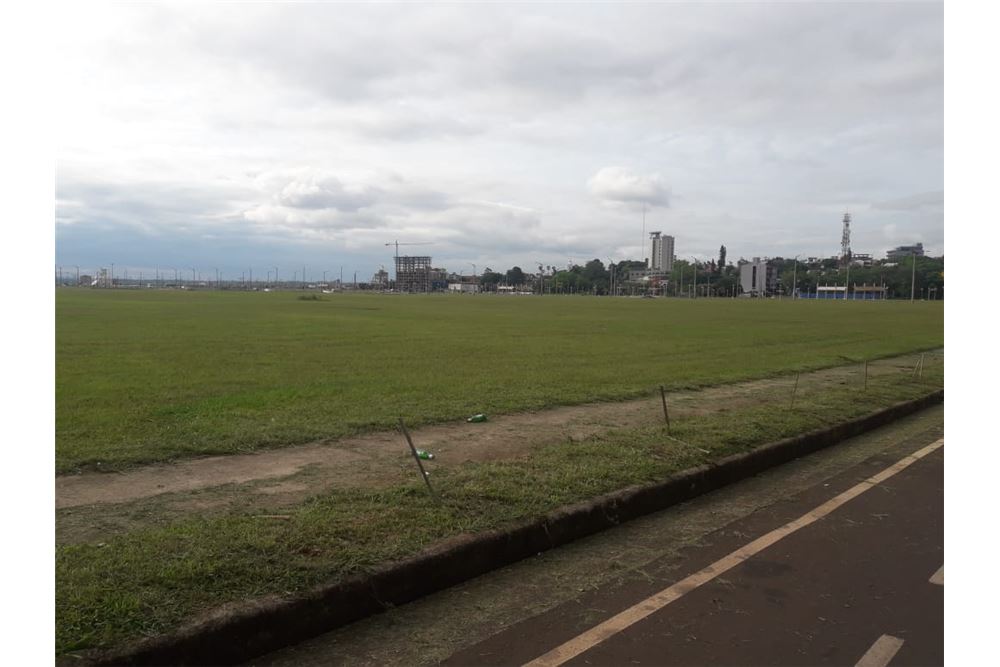 Casa con vista al Rio Paraná, a pasos del Paseo de los Teros, sobre asfaltado, todos los servicios básicos disponibles.- — foto 3