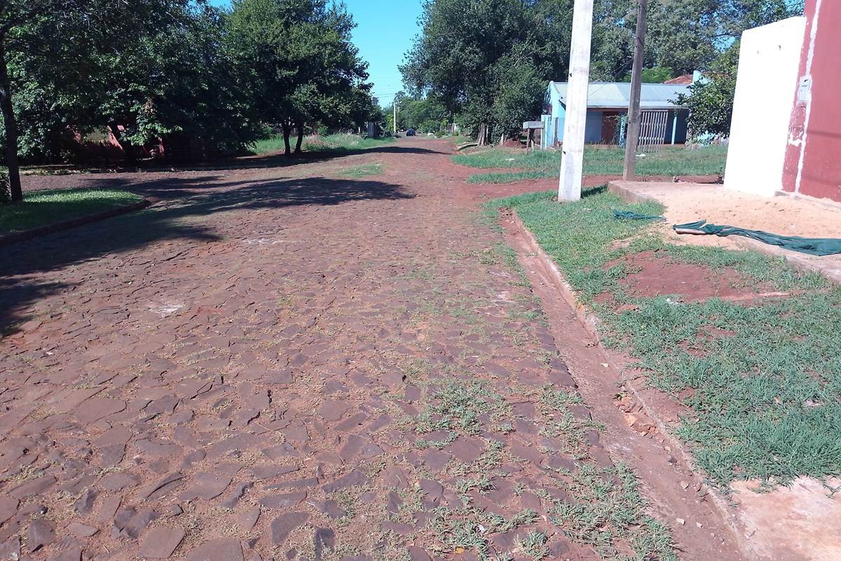 ¡Excelente oportunidad de inversión en Encarnación! Descubrí este terreno residencial sin construir, ubicado estratégica — foto 3