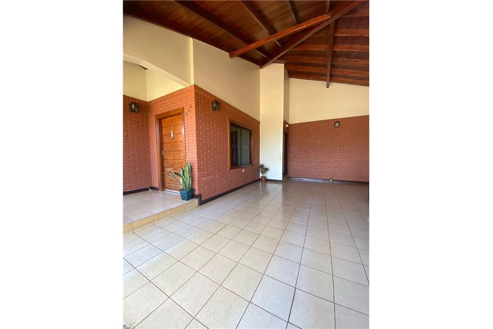 Hermosa Casa en VENTA , sobre la calle Domingo Robledo , frente mismo al canal de Sur TV.., lugar estratégico , a 100m d — foto 3