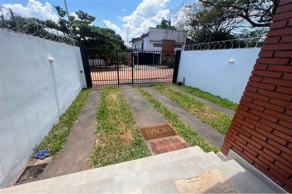 Edificio en venta en Sol de América, Villa Elisa — foto 3