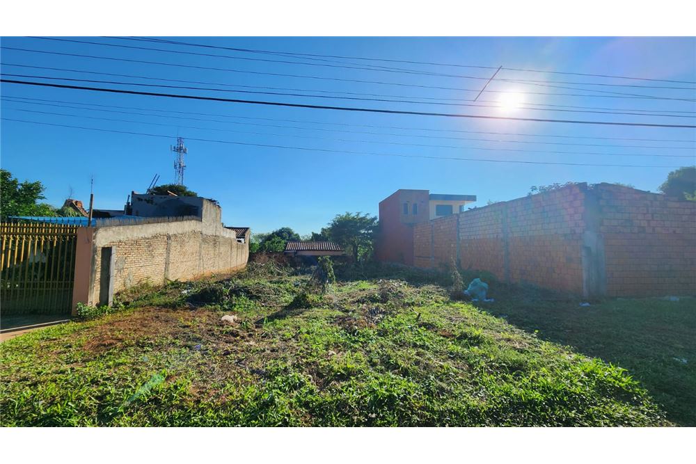 ¡Oportunidad única! Se vende terreno de 458 metros cuadrados en la encantadora zona de Los Naranjos, Ñemby. Ubicado a so — foto 2