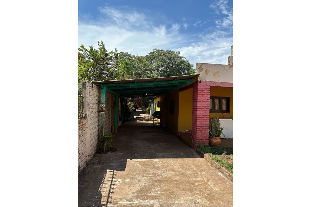 ¡Descubre tu nuevo hogar en Encarnación, Itapúa! Esta propiedad está "Nueva en el Mercado" y se encuentra en la estratég — foto 2