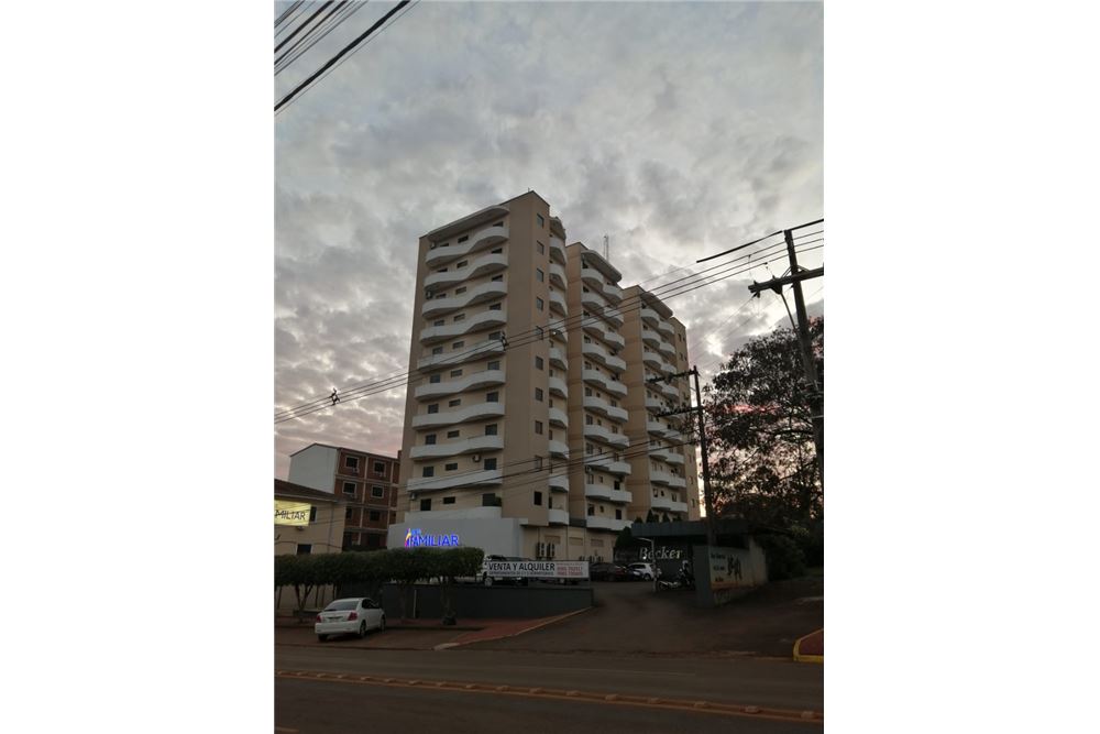 El departamento cuenta con dos habitaciones, dos baños, sala, cocina, balcon y lavadero. — foto 2