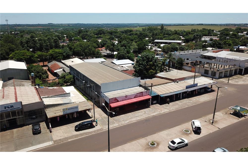 ¡Atención inversores! En venta amplio salón comercial de 525m2 construidos sobre la Avenida Itaipú en ubicación inmejora — foto 3