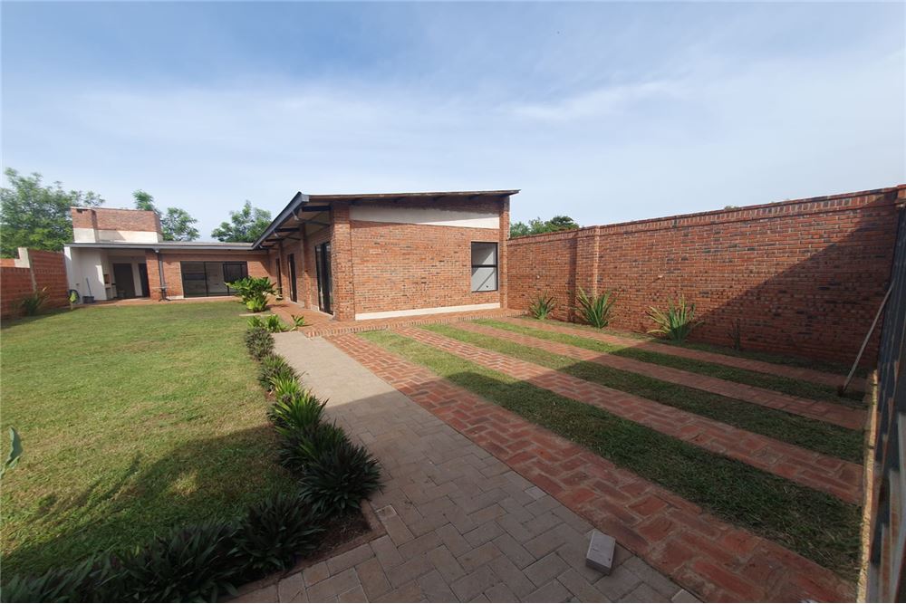 Hermosa casa a terminar con amplio patio ubicado en el Barrio Jardín de Cambyreta a 300 mts. de la Ruta 14. — foto 3