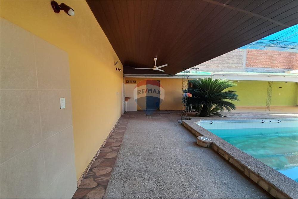 Casa — 2 dorm. — Luque — 3/5