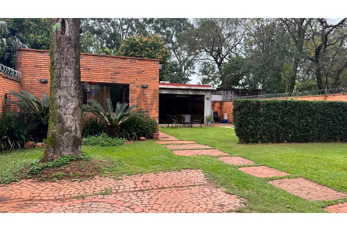 Casa — 2 dorm. — San Lorenzo — 4/5