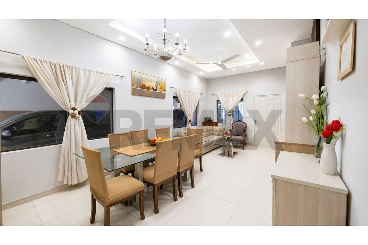 Casa — 4 dorm. — Lambaré — 4/5