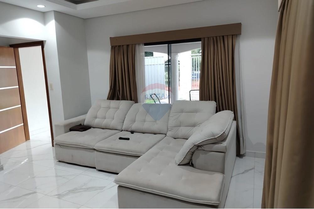 Casa — 3 dorm. — Julián Augusto Saldivar — 5/5