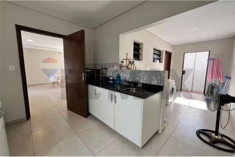 Departamento — Fernando De La Mora — 2/5